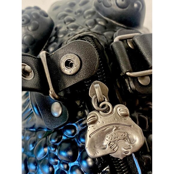 Gothic Black Toad Handbag with Green Glow Eyes - Stylish Vegan Crossbody Purse - Picture 4 of 7